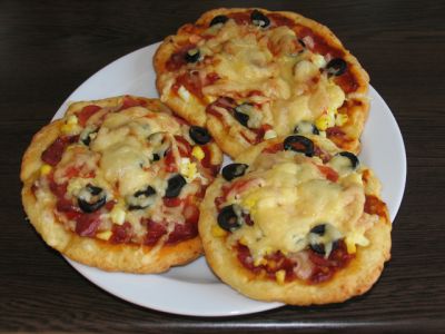 Երշիկով ու ձվով պիցցա
