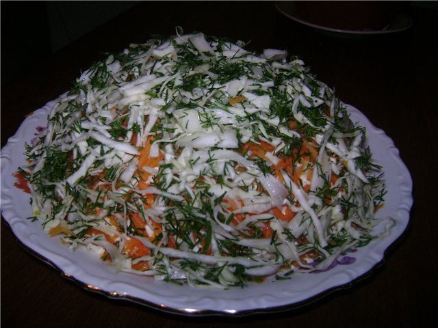 Հավի մսով, կաղամբով աղցան